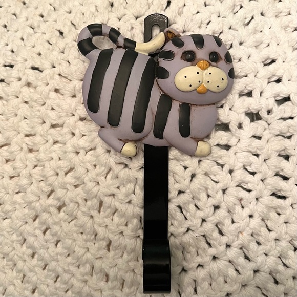 💫 Free Add-On — Purple Cat Hanger - Picture 1 of 5